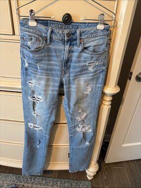American Eagle Outfitters Men’s Light Blue Distressed Skinny Jeans